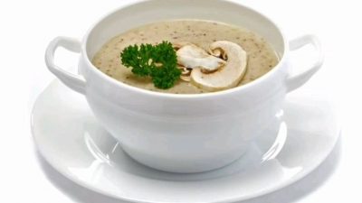Крем-суп из белых грибов и картофеля на курином бульоне