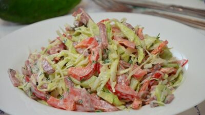 Салат с сыром, колбасой и болгарским перцем