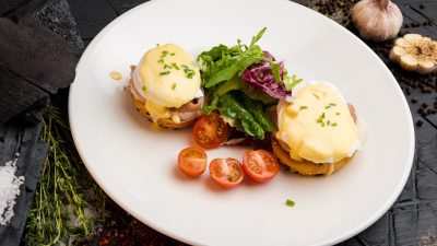 Яйцо в «мешочке» по-французски