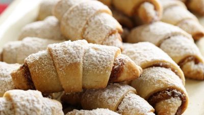 Классические рогалики на сметане с вареньем