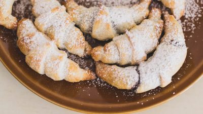 Простые рогалики с вареньем на маргарине