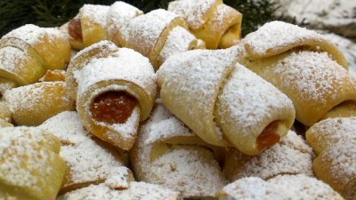 Любимые рогалики с повидлом на сметане