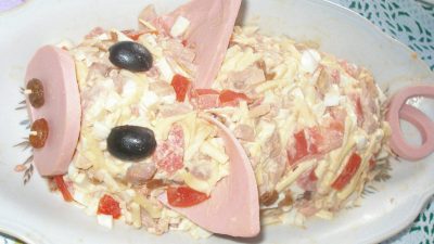 Салат «Свинка» с ветчиной и сыром