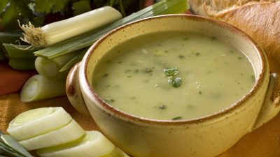 Луковый суп-пюре с чесночными гренками