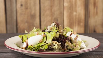 Праздничный салат с индейкой и шампиньонами