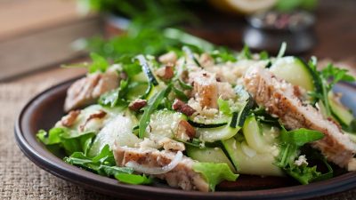 Салат из индейки со сметанной заправкой