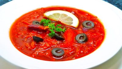 Мясной борщ с перцем и лимоном