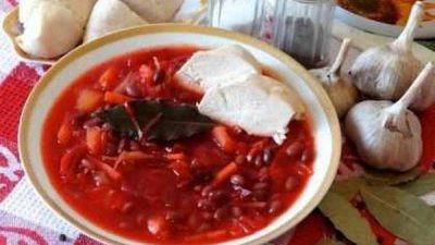 Красный борщ с фасолью и болгарским перцем