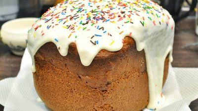 Пасхальный кулич на дрожжах с изюмом и коньяком