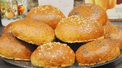 Цельнозерновые румяные булочки