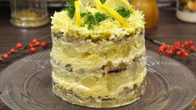 Новогодний салат со шпротами и сыром