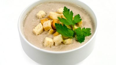 Сливочный крем-суп из белых грибов с тостами