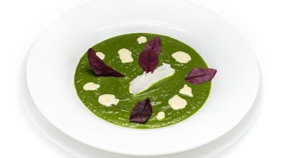 Крем-суп со шпинатом и сыром филадельфия