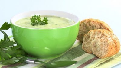 Классический крем-суп из кабачков с корнем петрушки