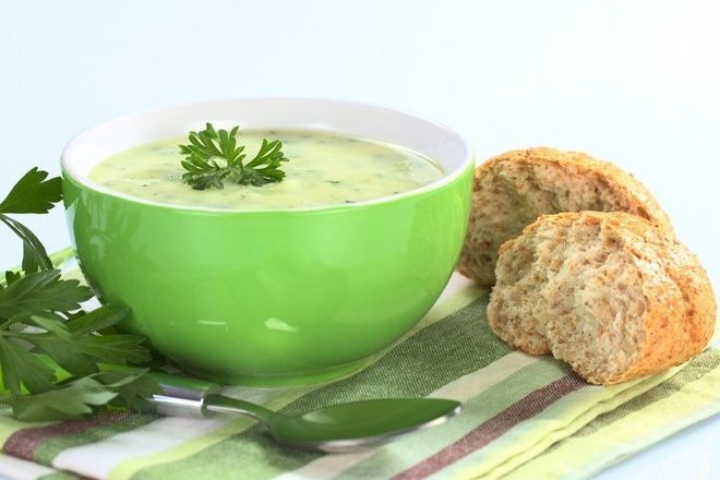 Классический крем-суп из кабачков с корнем петрушки