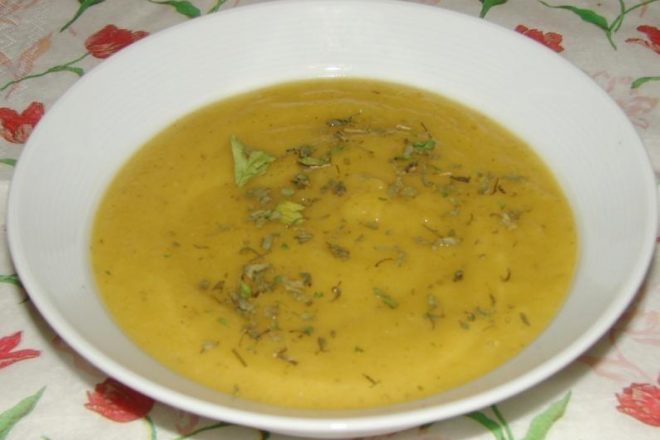 Крем-суп из кабачков с имбирем и кориандром