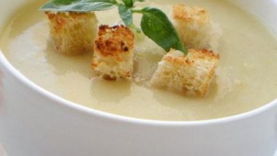 Суп-пюре из молодых кабачков на курином бульоне