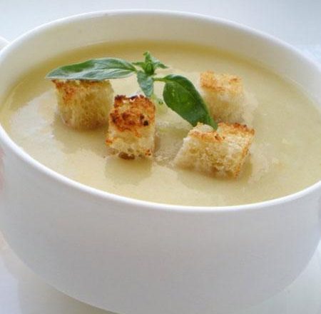 Рецепт: Суп-пюре из кабачка | с гренками