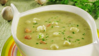 Кабачковый суп-пюре с сельдереем и луком-пореем