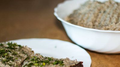 Грибной паштет с луком и сливочным сыром