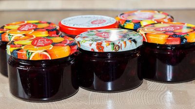 Простое варенье-желе из черной смородины