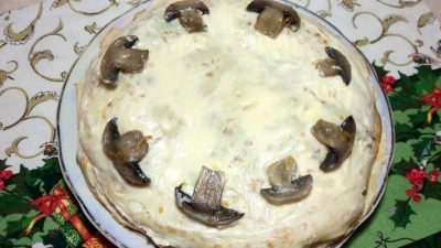 Блинный торт с шампиньонами и куриным паштетом