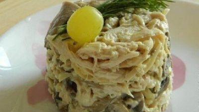 Блинный салат с ветчиной и зеленью
