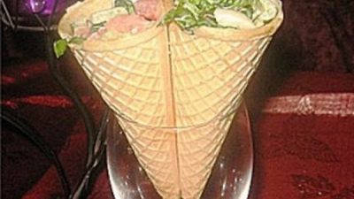 Вафельные стаканчики с Оливье