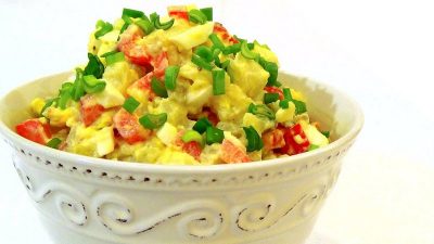 Простой картофельный салат по-американски