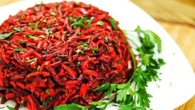Салат Щетка с куриным филе и кунжутом