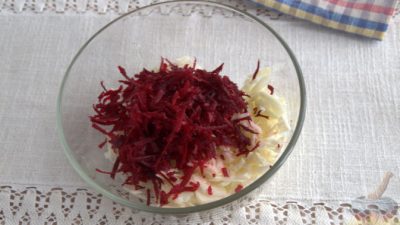 Салат Щетка с кедровыми орехами
