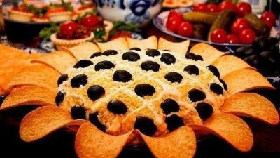 Слоеный салат «Подсолнух» с говяжьим языком