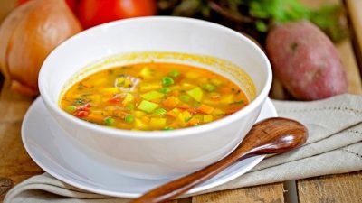 Овощной суп с горохом и сельдереем