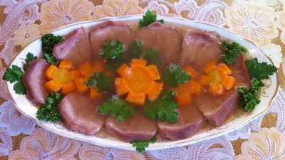 Заливной телячий язык с сельдереем