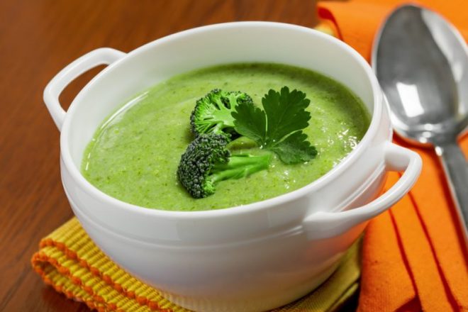 10 сытных и нежных супов из цветной капусты - Лайфхакер