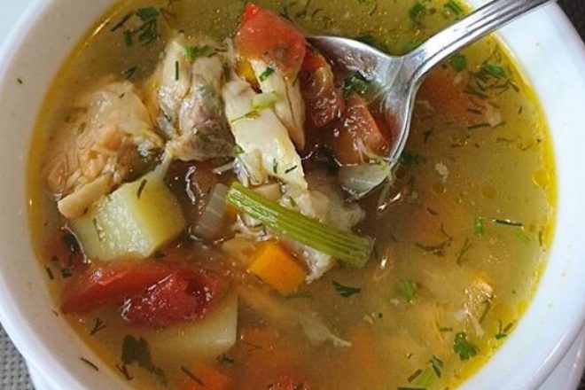 Диетический суп из горбуши и камбалы