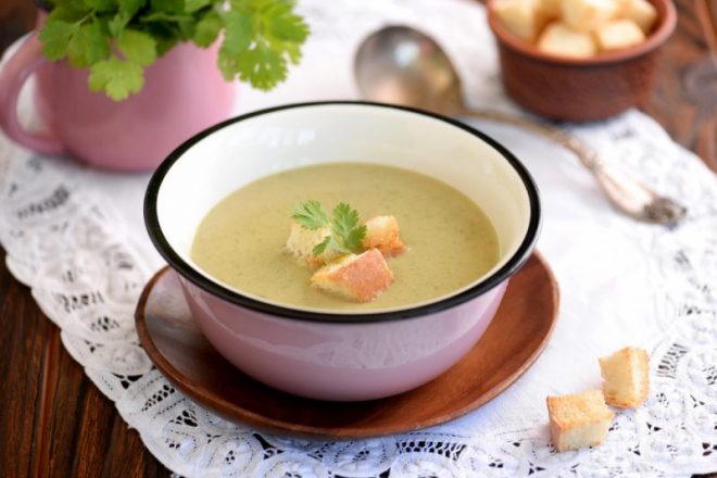 Овощной суп-пюре со шпинатом и брокколи