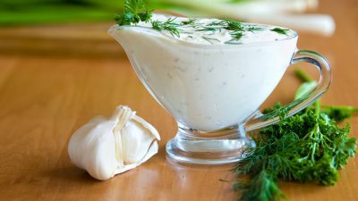 Сырно-чесночный соус с молоком