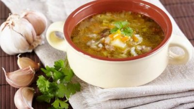 Куриный суп с сельдереем и перловкой