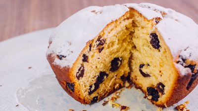 Заварной кулич с творогом и изюмом