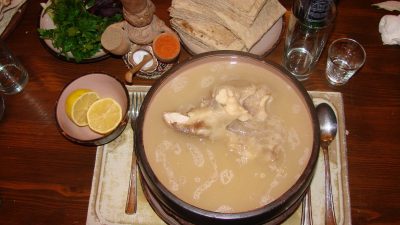 Хаш из свиных ножек с редькой