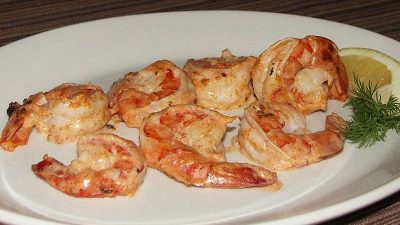 Жареные креветки с соевым соусом и зеленым луком