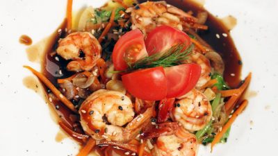 Креветки по-тайски с имбирем