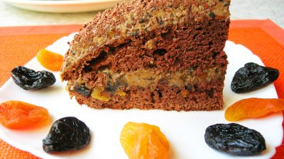 Торт «Пиковая дама» с курагой, черносливом и орехами