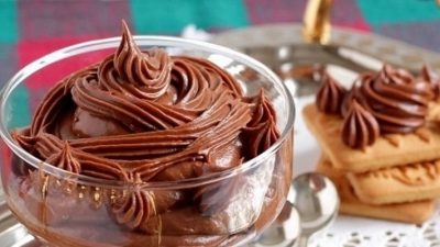 Крем с темным шоколадом и сгущенкой