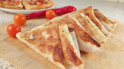 Конвертики из лаваша с сыром и зеленью