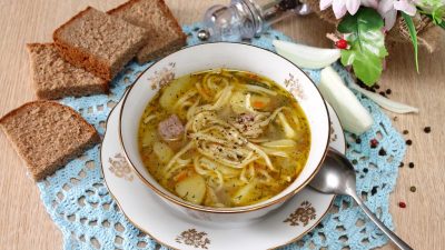 Суп с картошкой, фрикадельками и лапшой
