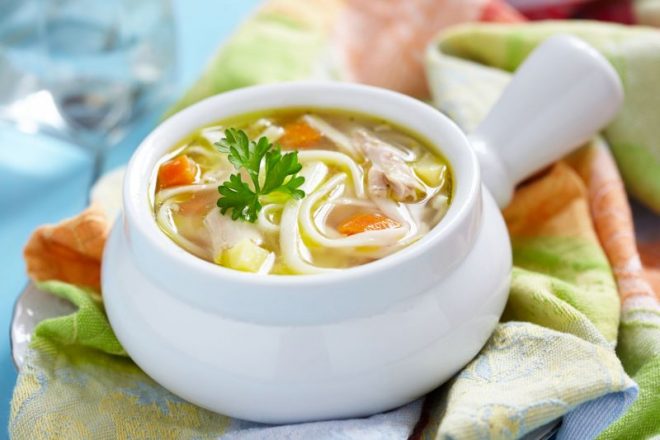 Куриный суп с лапшой и картофелем в мультиварке