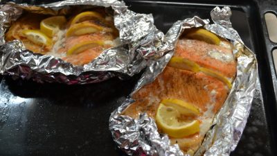 Горбуша с брусникой и лимоном в фольге