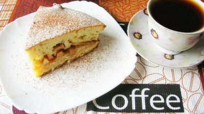 Яблочный пирог из бисквитного и песочного теста